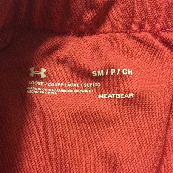 Under armour pink shorts with pockets - Picture 4 of 5